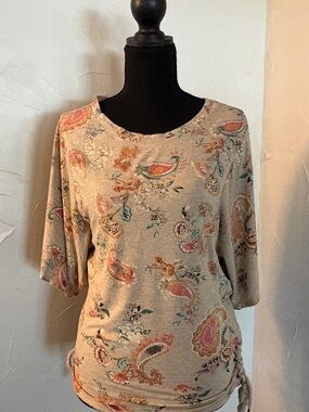 Democracy Cream Paisley Floral Short Sleeve Top